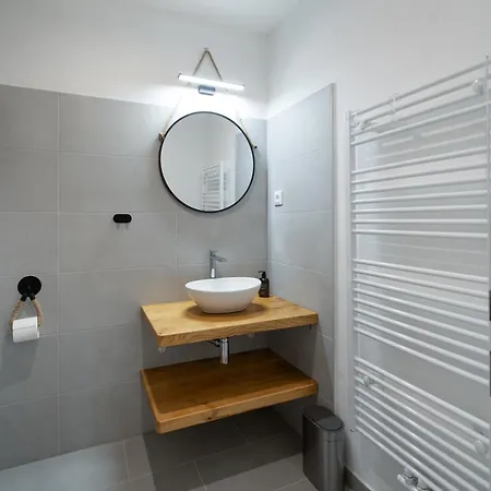 Avama - アパートホテル Srní